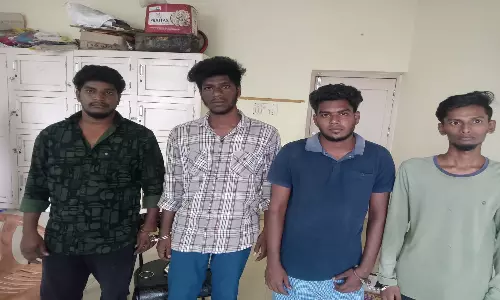 வீட்டை இடித்தகூலிப்படையினர்4 பேர் கைது
