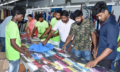 தாராபுரம் கிளாசிக் போலோவில் சிறப்பு தீபாவளி தள்ளுபடி விற்பனை