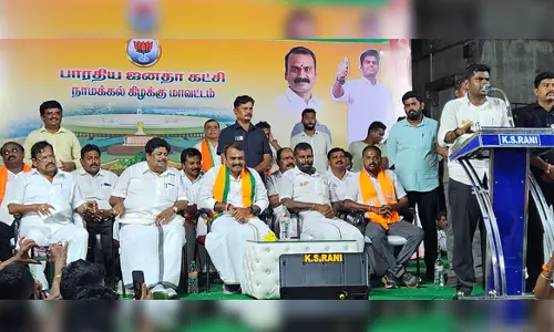 தமிழக அரசு பெரும் கடன் சுமையால் தத்தளிக்கிறது