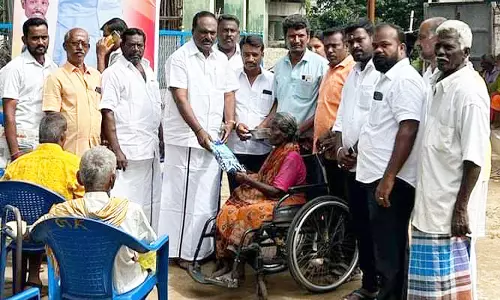 செந்தில்குமார் எம்.எல்.ஏ. பிறந்தநாளையொட்டி அனுமந்தநகரில் தி.மு.க. சார்பில் நலத்திட்ட உதவிகள்