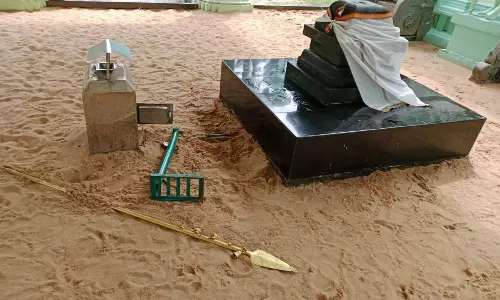 ராஜாக்கமங்கலம் அருகே கோவில் உண்டியலை உடைத்து கொள்ளை