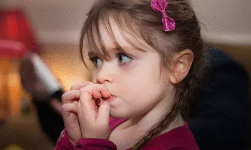 குழந்தைகள் நகம் கடிக்கிறதா? உஷார்...!