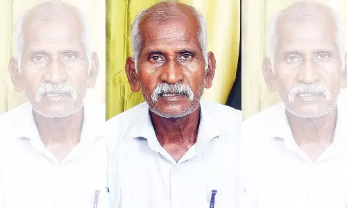 டிராக்டர் மோதியதில் சாலையில் நடந்து சென்ற முதியவர் சாவு