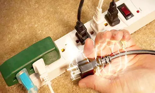 மின்சாரம் தாக்கி வாலிபர் சாவு