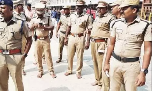 தேவாலயங்களில் பலத்த போலீஸ் பாதுகாப்பு