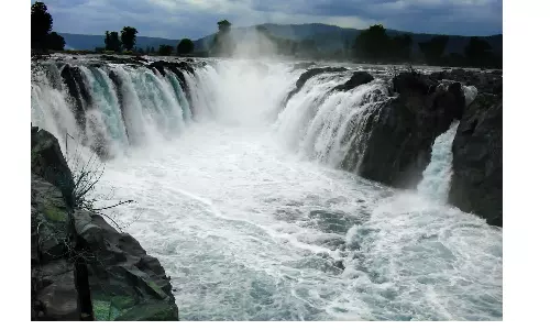 ஒகேனக்கல்லில் நீர்வரத்து 4 ஆயிரம் கனஅடியாக சரிவு