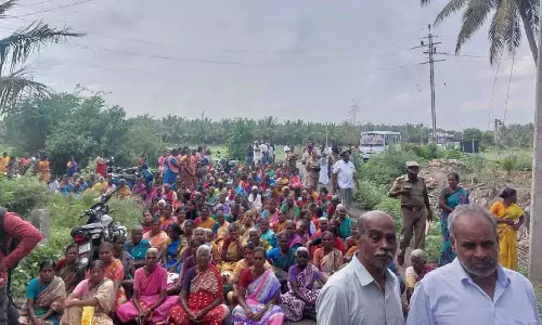 உடுமலை அருகே இன்று டாஸ்மாக் கடைக்கு எதிர்ப்பு தெரிவித்து பொதுமக்கள் சாலை மறியல்