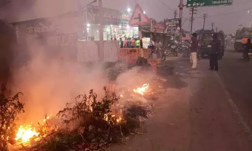 குப்பைகளுக்கு தீ வைப்பதை தடுக்க கோரிக்கை