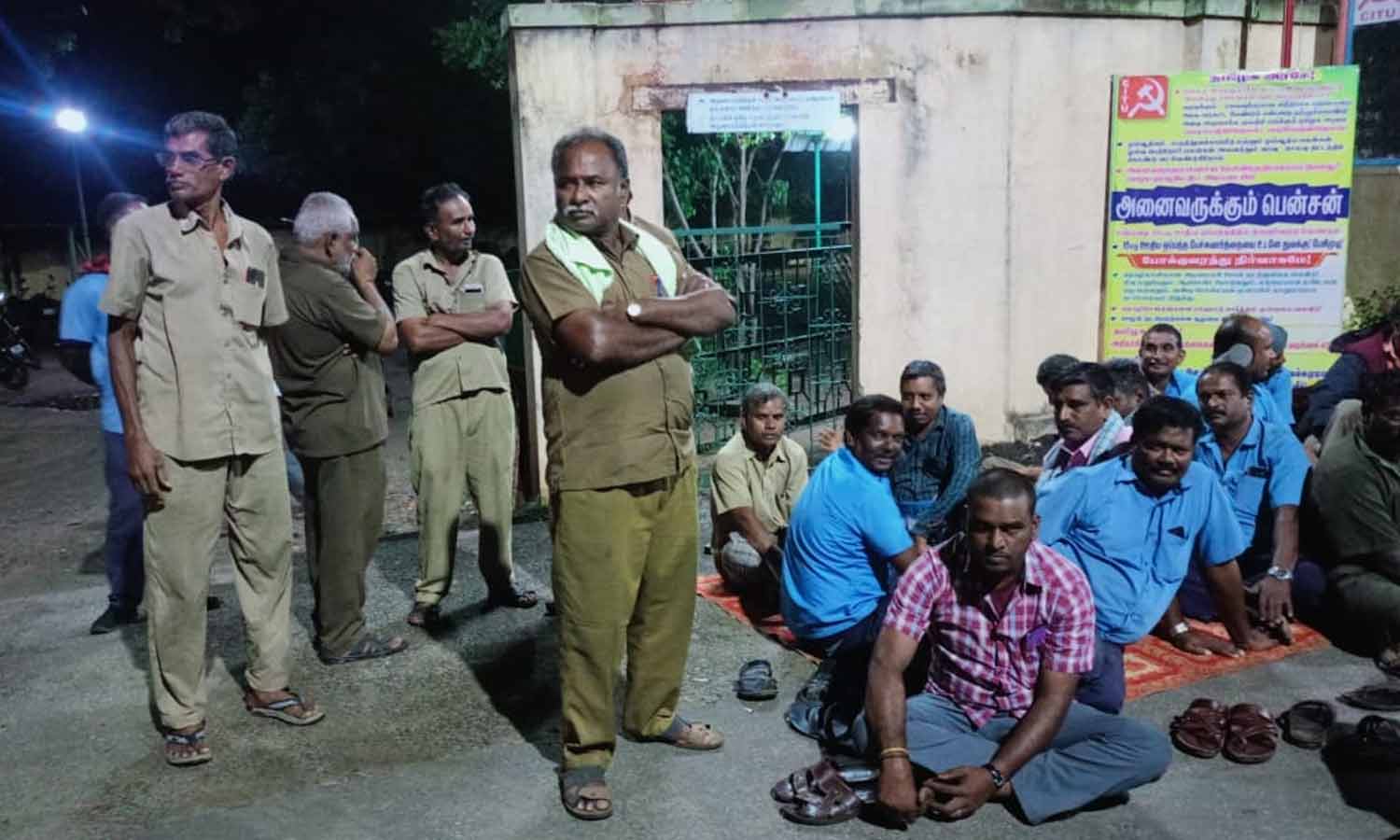 உயர் அதிகாரி அவதூறாக பேசியதால் டிரைவர் தற்கொலை முயற்சி- நள்ளிரவில் ஊழியர்கள் போராட்டத்தால் பரபரப்பு