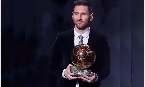 உலகின் சிறந்த கால்பந்து வீரருக்கான பலோன் டிஓர் விருது: 8வது முறை வென்று சாதனை படைத்த மெஸ்சி