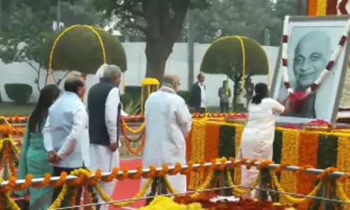 வல்லபாய் படேல் பிறந்த தினம்: மலர் தூவி மரியாதை செலுத்திய ஜனாதிபதி, பிரதமர்