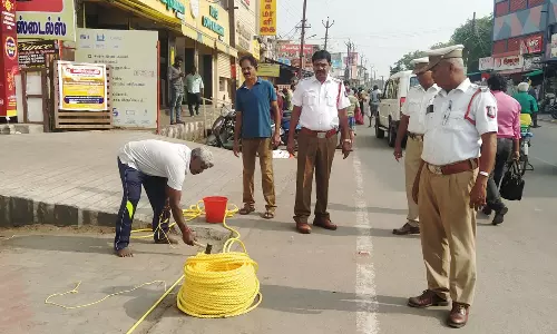 பழனியில் கூட்ட நெரிசலை தவிர்க்க போக்குவரத்து போலீசார் அதிரடி