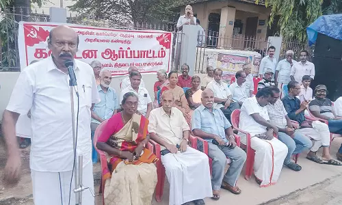 மத்திய அரசை கண்டித்து தக்கலையில் கம்யூனிஸ்டு கட்சியினர் ஆர்ப்பாட்டம்