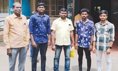 செல்போன் டவர் அமைக்க எதிர்ப்பு தெரிவித்து கலெக்டர் அலுவலகத்தில் மனு