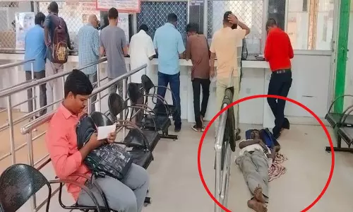 மரித்து போன மனிதாபிமானம்: செங்கல்பட்டு ரெயில் நிலைய கவுண்டரில் 5 மணி நேரம் கிடந்த இறந்தவர் உடல்