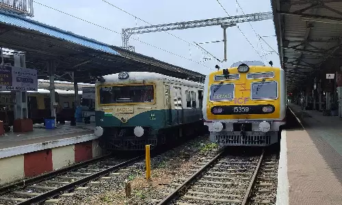 கடற்கரை - செங்கல்பட்டு வழித்தடத்தில் பராமரிப்பு பணி: இன்று முதல் 28 மின்சார ரெயில்கள் ரத்து