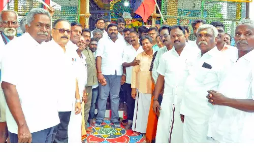 சிவகிரி, வாசுதேவநல்லூர் பகுதியில் தேவர் சிலைக்கு மாலை அணிவித்து மரியாதை