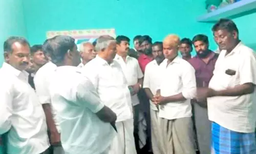 அம்பையில் மின்வேலியில் சிக்கி உயிரிழந்த தந்தை-மகன் குடும்பத்தினருக்கு ஆவுடையப்பன் நேரில் ஆறுதல்