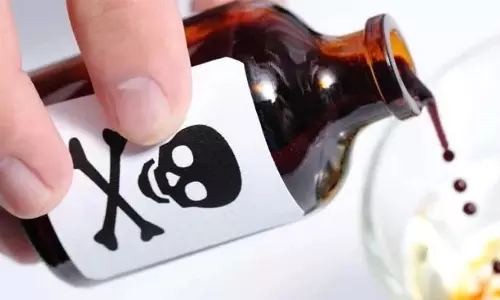 கோவையில் கல்லூரி கழிவறையில் விஷம் குடித்து தற்கொலைக்கு முயன்ற மாணவி