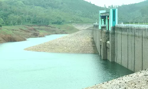 வால்பாறையில் பலத்த மழை எதிரொலி: அணைகளுக்கு நீர்வரத்து அதிகரிப்பு