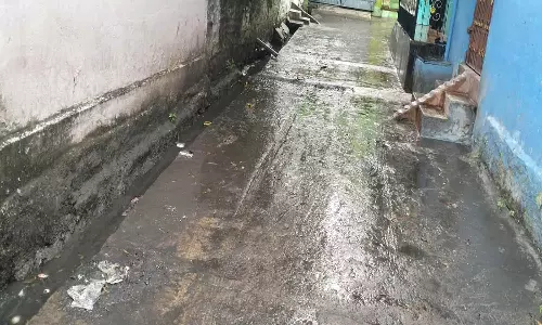 சாலையில் கழிவுநீர் தேங்கியதால் நோய் பரவும் அபாயம்