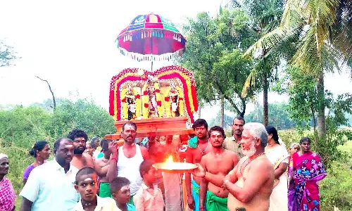 ஐப்பசி கிருத்திகை முன்னிட்டு பக்தர்கள் கிரிவலம்