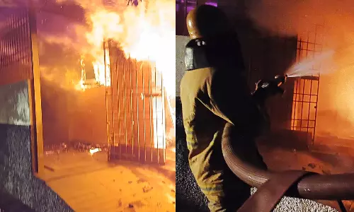 மர குடோனில் திடீர் தீ