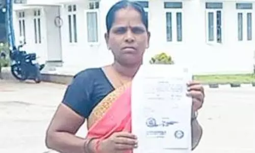 போலி வாரிசு சான்று மூலம்  நிலத்தை அபகரித்த அண்ணன் மீது நடவடிக்கை எடுக்ககோரி தங்கை  மனு