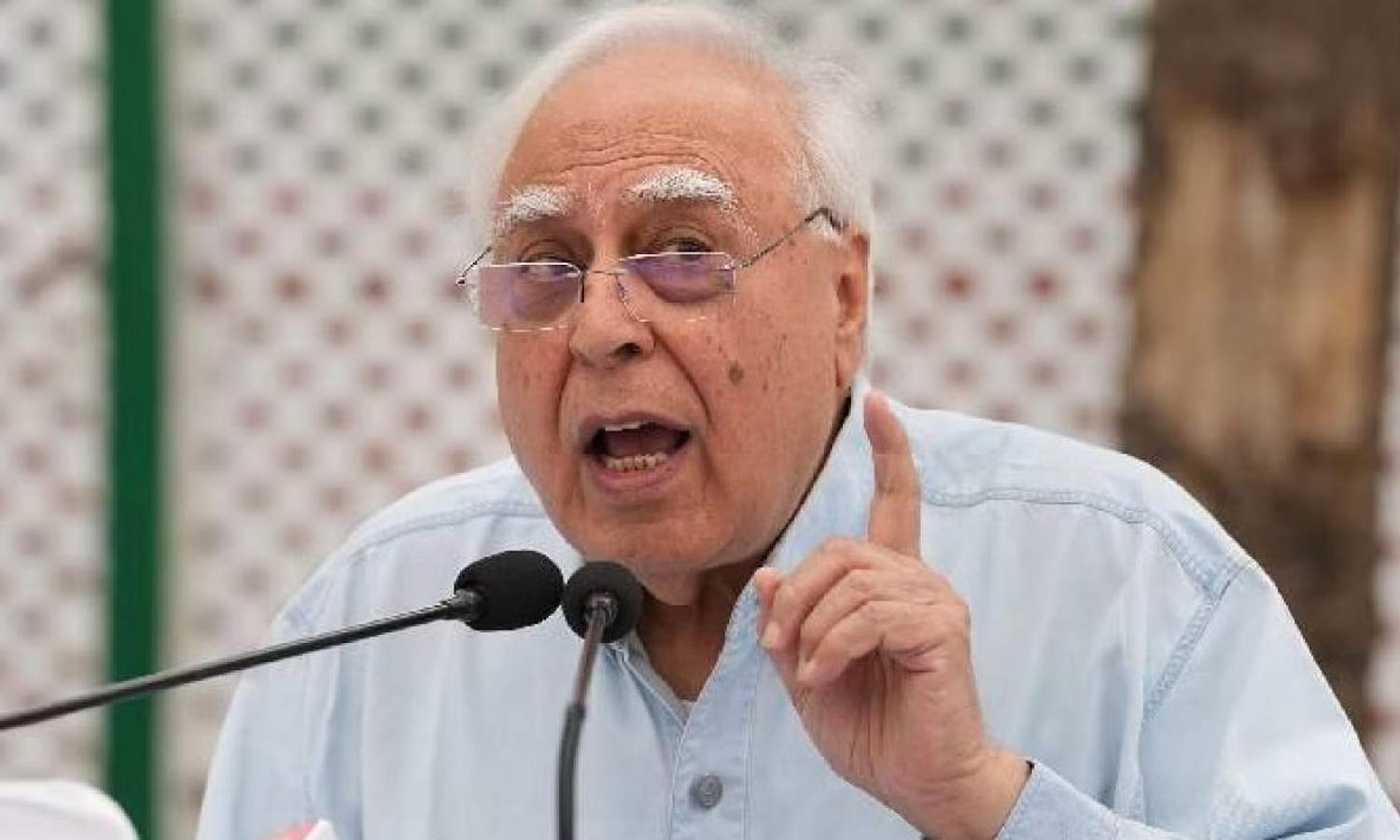 தற்போது கெஜ்ரிவால்: மேலும் பலர் குறிவைக்கப்படலாம்- பா.ஜனதா மீது கபில் சிபல் விமர்சனம்