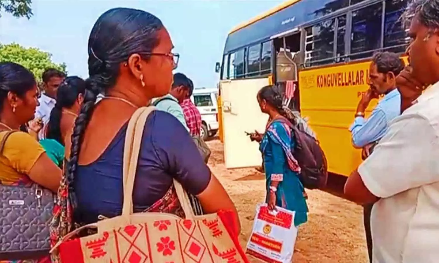 அனுமதியின்றி போராட்டத்தில் ஈடுபட முயன்ற தகுதி தேர்வு ஆசிரியர்கள் 60 பேர் கைது அனுமதியின்றி போராட்டத்தில் ஈடுபட முயன்ற தகுதி தேர்வு ஆசிரியர்கள் 60 பேர் கைது