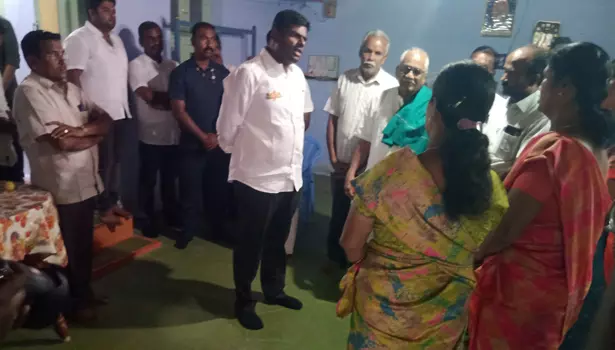 கர்நாடகாவில் ஆட்சி செய்து வரும்காங்கிரஸ் கட்சி தான் தமிழகத்தை எதிரி நாடு போல பார்க்கிறது என்பதை அமைச்சர் துரைமுருகன் உணர்ந்து கொள்ள வேண்டும் கர்நாடகாவில் ஆட்சி செய்து வரும்காங்கிரஸ் கட்சி தான் தமிழகத்தை எதிரி நாடு போல பார்க்கிறது என்பதை அமைச்சர் துரைமுருகன் உணர்ந்து கொள்ள வேண்டும்