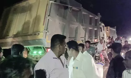 ஈரோடு ரெயில் நிலையத்துக்கு வெடிகுண்டு மிரட்டல்: ஆந்திராவுக்கு விரைந்து சென்ற தனிப்படை போலீசார்