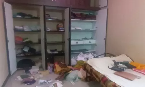 வேடசந்தூரில் பைனான்சியர் வீட்டை உடைத்து தங்கம், வெள்ளி நகைகள் கொள்ளை