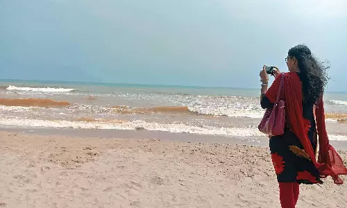 புதுச்சேரியில் மீண்டும் நிறம் மாறிய கடல்: வானிலை மாற்றத்திற்கான அறிகுறியா? பொதுமக்கள் அச்சம்