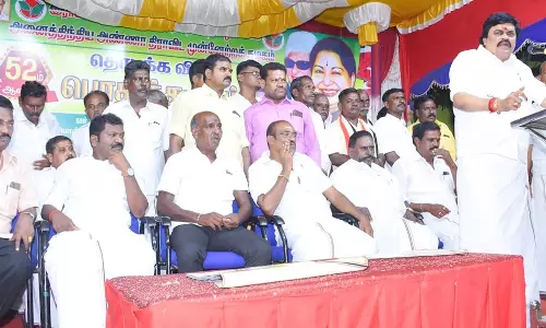 மது பாட்டிலுக்கு விலை உயர்த்தி ஆண்கள் மூலம் ஐந்து மடங்கு திரும்ப பெரும் அரசு தி.மு.க. அரசு