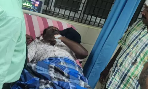 லாரி மீது கார் மோதிய விபத்தில் 5 போலீசார் படுகாயம்