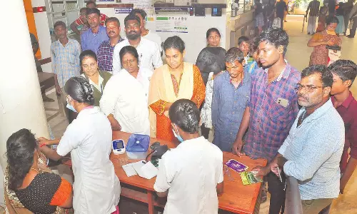 குமரி மாவட்டத்தில் காய்ச்சல் பாதிப்பால் வீட்டிற்குள்ளேயே முடங்கி கிடக்கும் பொதுமக்கள்