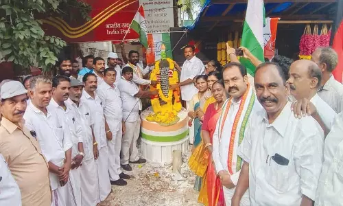 மார்ஷல் நேசமணி சிலைக்கு அரசு-அரசியல் கட்சியினர் மாலை