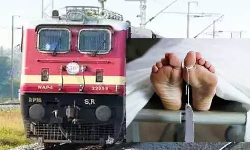 ரெயில் முன் பாய்ந்து முதியவர் சாவு