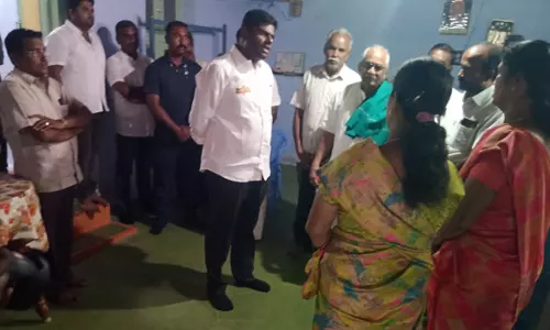 கர்நாடகாவில் ஆட்சி செய்து வரும்காங்கிரஸ் கட்சி தான் தமிழகத்தை எதிரி நாடு போல பார்க்கிறது என்பதை அமைச்சர் துரைமுருகன் உணர்ந்து கொள்ள வேண்டும்