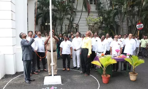 புதுவை கோர்ட்டில் விடுதலை நாள் விழா கொடியேற்றம்