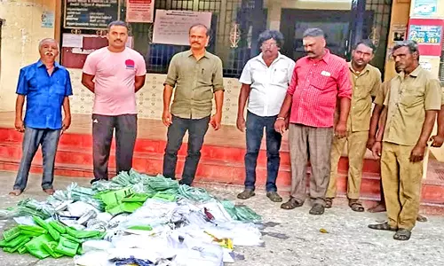 சிவகிரி பேரூராட்சியில் 100 கிலோ பிளாஸ்டிக் பொருட்கள் பறிமுதல்