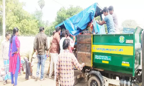 சாலையோர ஆக்கிரமிப்பு அகற்றம்