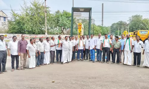 தூத்துக்குடியில் இந்திரா காந்தி சிலைக்கு காங்கிரசார் மாலை அணிவிப்பு