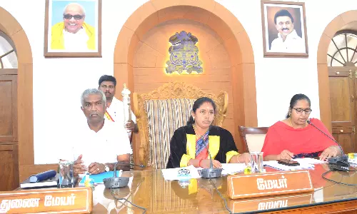 33-வது வார்டு அலுவலகத்தில் முதல்-அமைச்சர் புகைப்படத்தை அகற்றிய ஊழியர் மீது நடவடிக்கை- மாநகராட்சி கூட்டத்தில் கவுன்சிலர்கள் வலியுறுத்தல்