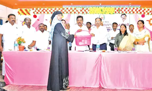 96 பயனாளிகளுக்கு நலத்திட்ட உதவிகள் வழங்கல்