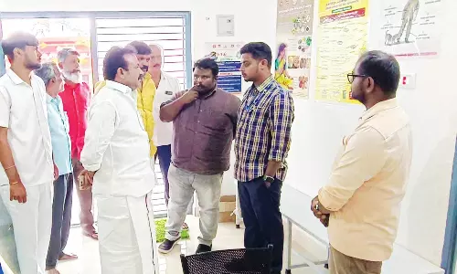 நடைமேடை அமைக்கும் இடத்தில் மேயர் சத்யா நேரில் ஆய்வு