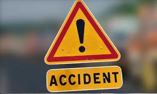 திருப்பூரில் பரிதாபம் லாரி மோதி காஜா பட்டன்  நிறுவன உரிமையாளர் பலி