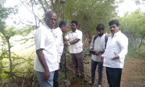 வெள்ளகோவில் அருகே இந்து சமய அறநிலையத்துைற சார்பில் ஈஸ்வரர் கோவிலில் நில அளவீடு செய்யும் பணி