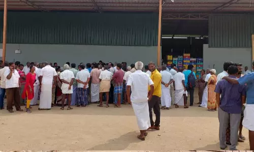 கொடுவாயில் திடீரென பால்பண்ணை மூடல்: விவசாயிகள் முற்றுகை-பரபரப்பு